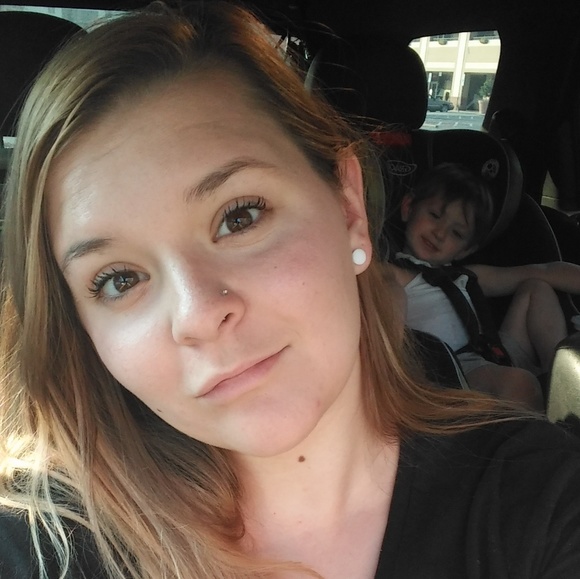 Meet your Posher, Rachel - Picture 2 of 2